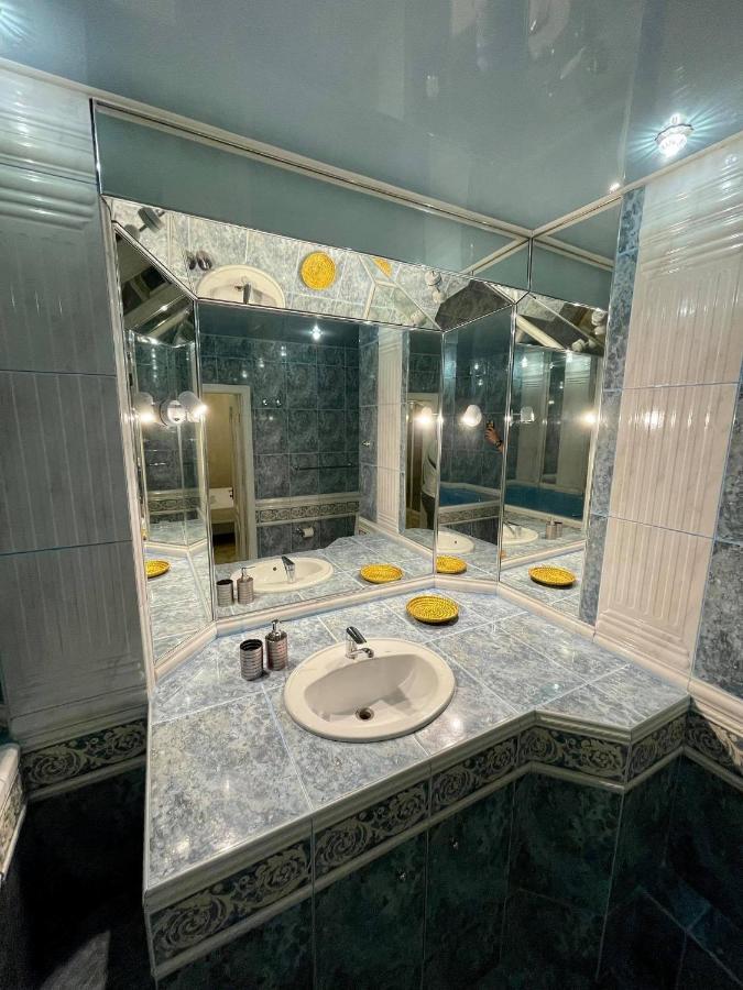 شقة Great One Bed Right Near Opera House كييف المظهر الخارجي الصورة