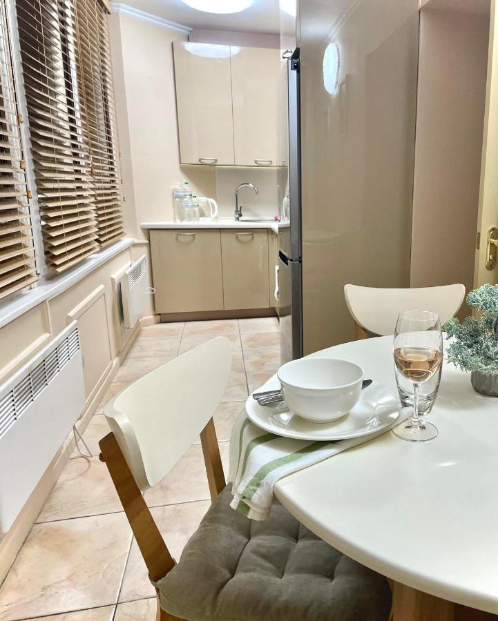 شقة Great One Bed Right Near Opera House كييف المظهر الخارجي الصورة