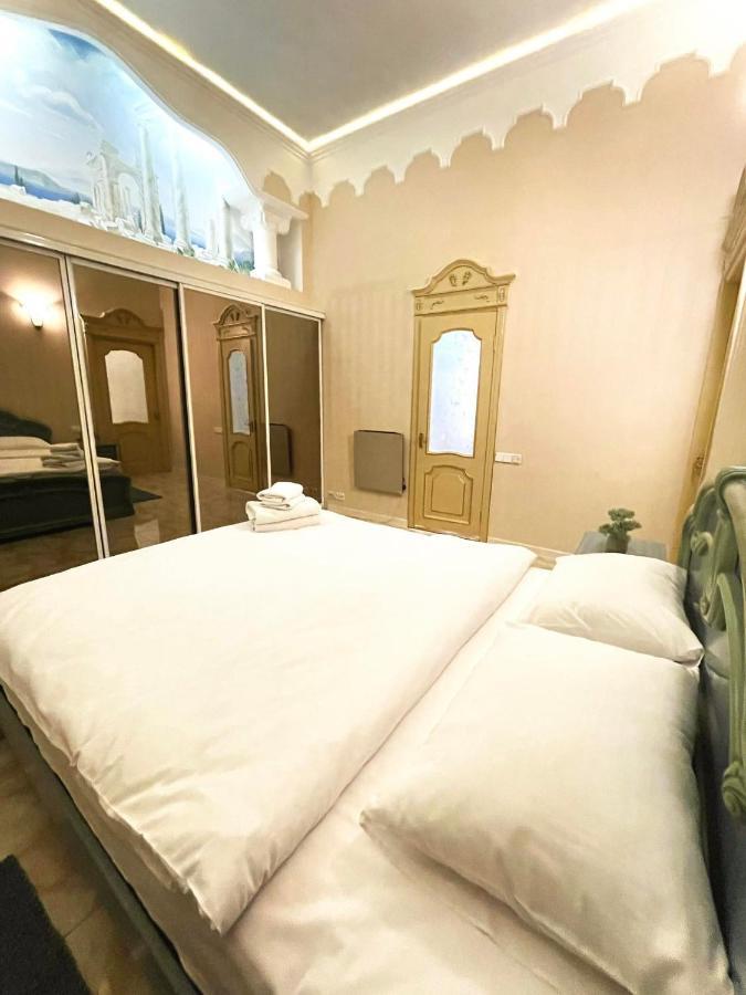 شقة Great One Bed Right Near Opera House كييف المظهر الخارجي الصورة