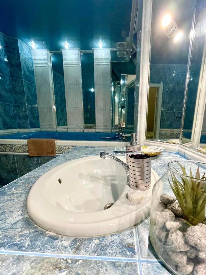 شقة Great One Bed Right Near Opera House كييف المظهر الخارجي الصورة