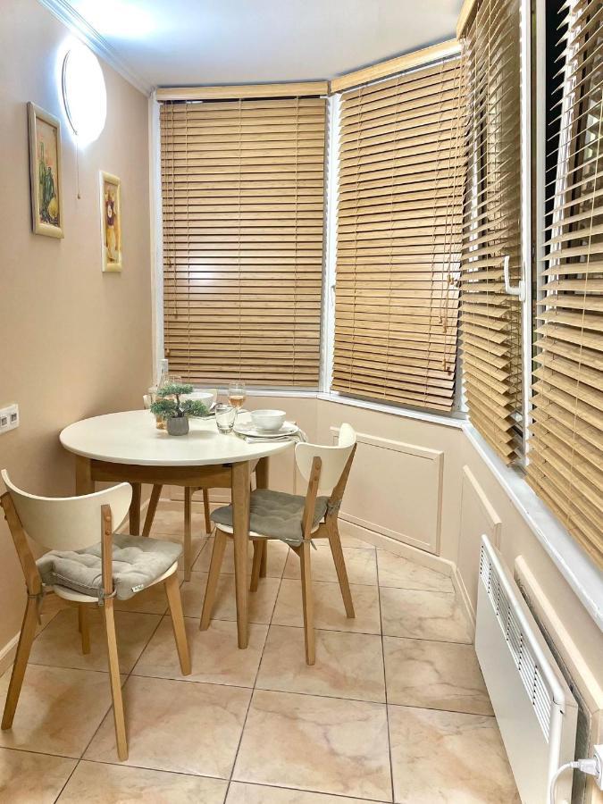 شقة Great One Bed Right Near Opera House كييف المظهر الخارجي الصورة