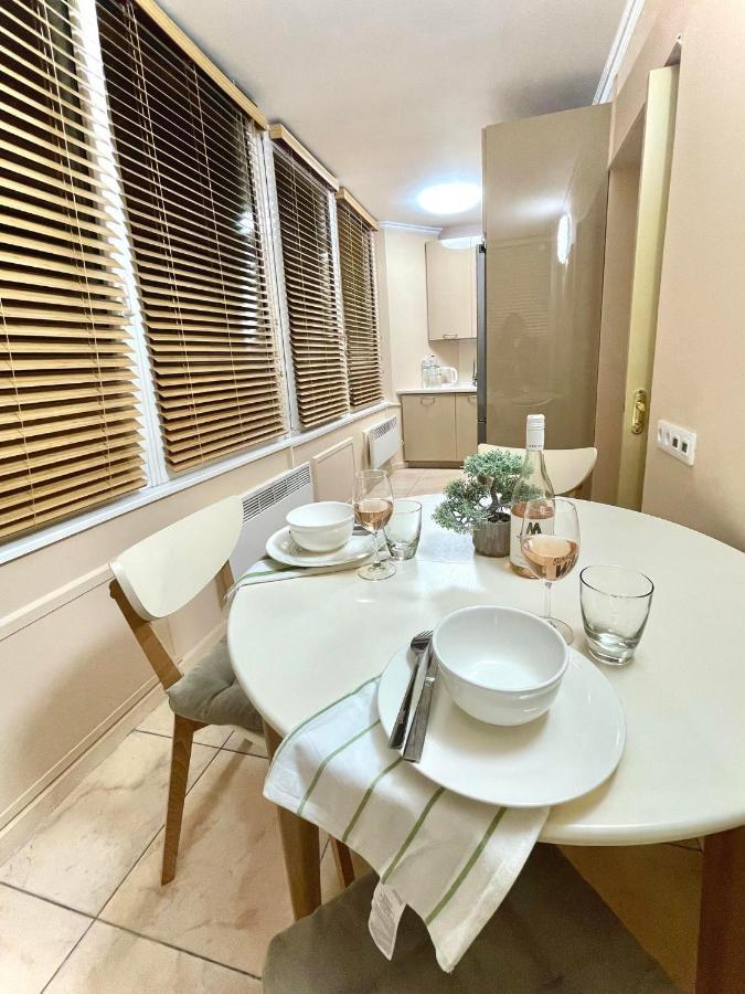 شقة Great One Bed Right Near Opera House كييف المظهر الخارجي الصورة